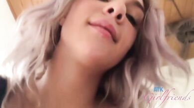 Pornohvězda Gabbie Carter si na dovolené užije velkého ptáka