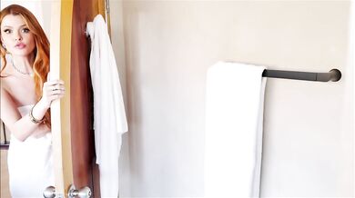 Elly Clutch kouří ptáka než si zašuká