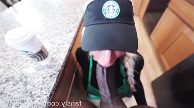 Kenziee Jay šuká jako nadržená servírka v kavárně