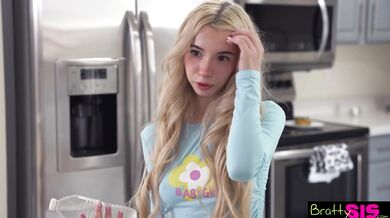 Kenzie Reeves kouří ptáka a nechá se postříkat