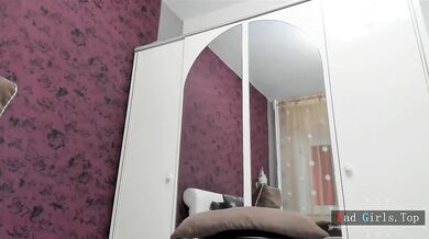 Prsatá blond MILF dráždí svou kundičku vibrátorem