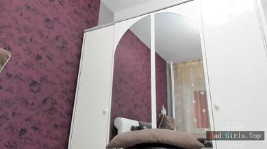 Prsatá blond MILF dráždí svou kundičku vibrátorem