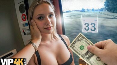 Blondýnka dělá vlhký orál a pak si nechá pořádně vyšukat kundičku