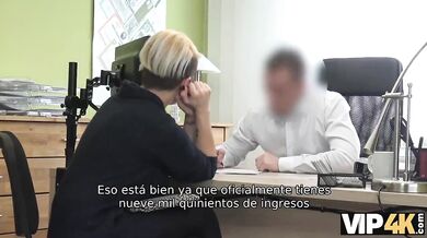 Lucy Shine šuká úvěrového agenta přímo na jeho stole
